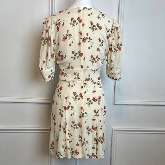 Reformation Laurelei Dress in Florence Rose Print
Cream with Pink Size 8 - Picture 3 of 6